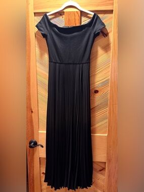 Alice + Olivia Black One-Shoulder Pleated Maxi Dress